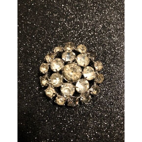 ‎Vintage Silver tone Rhinestone Brooch Pin - Picture 1 of 3